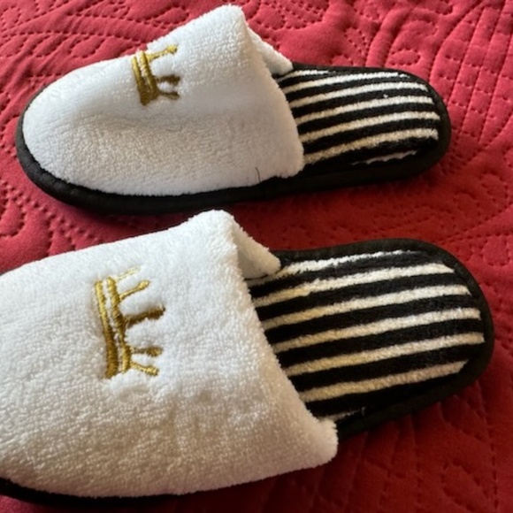 Luxury Childs slippers, small, NEW, white - Picture 3 of 7